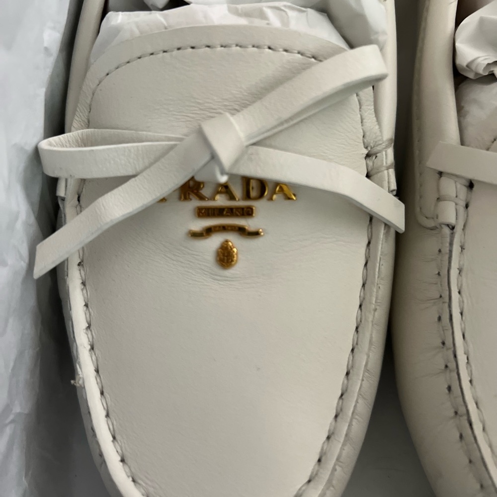 PRADA WHITE LEATHER BOW LOAFERS - Picture 6 of 10
